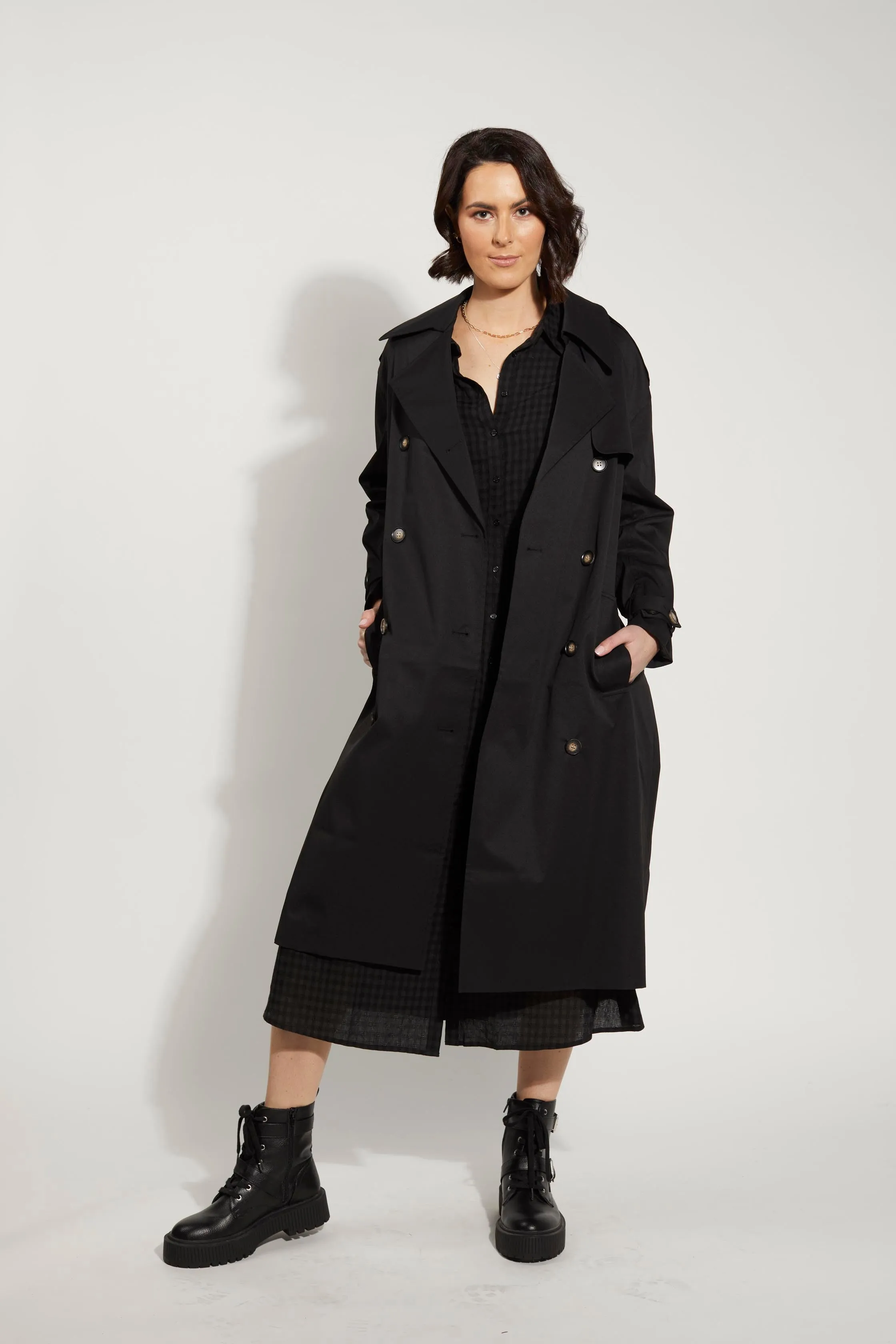 5043 - Lee Trench - Black: Size 16 left