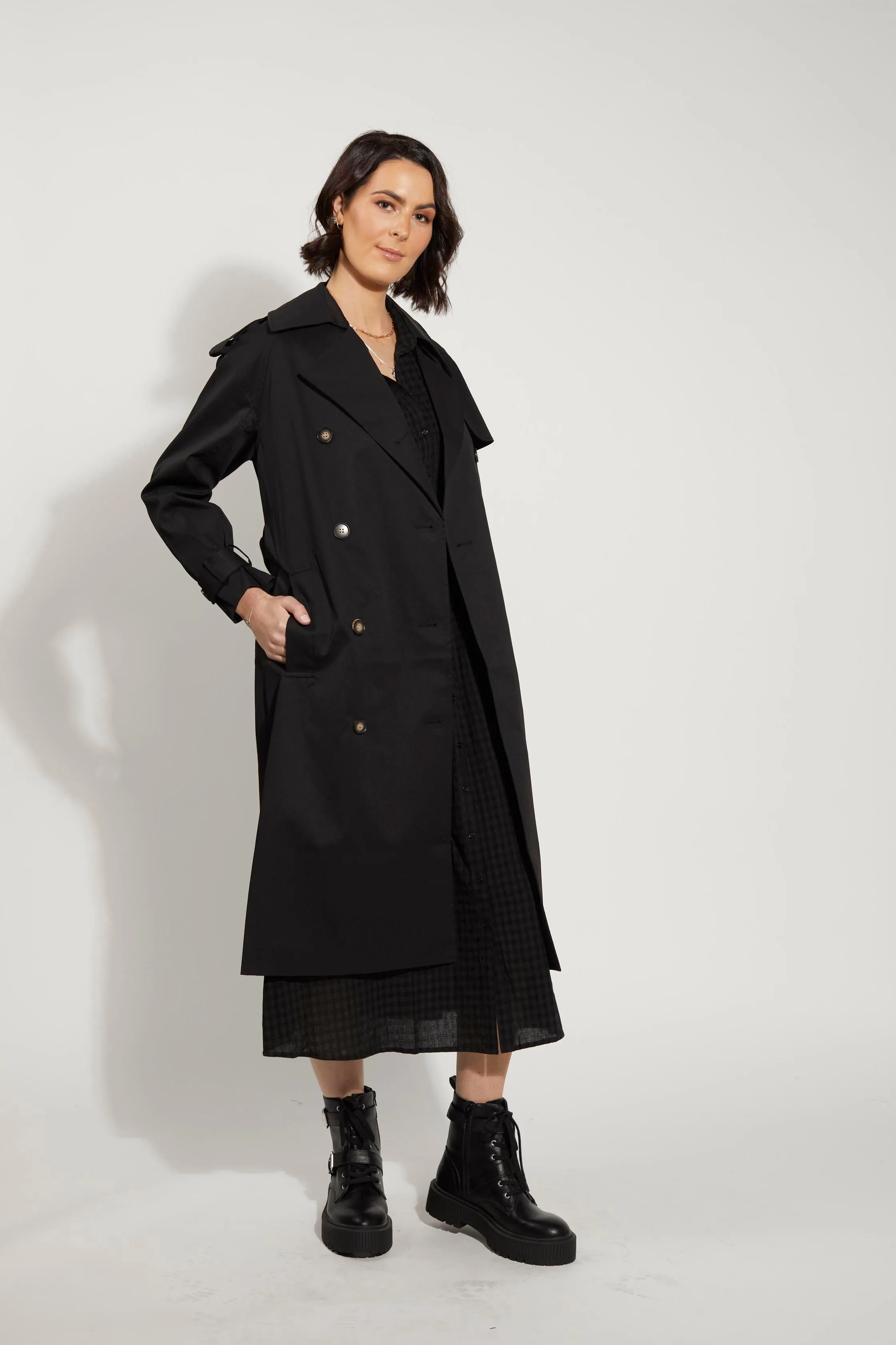 5043 - Lee Trench - Black: Size 16 left