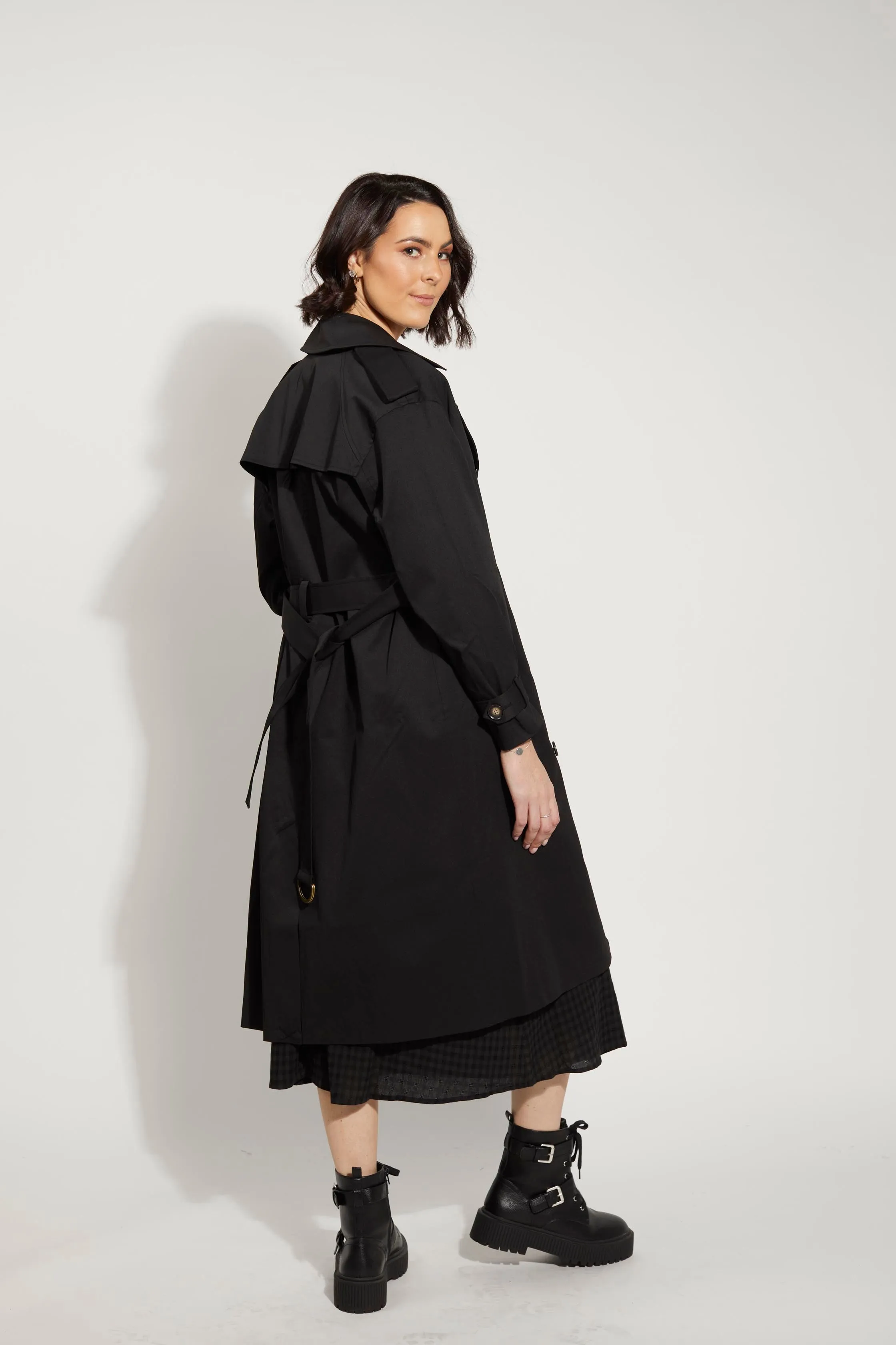 5043 - Lee Trench - Black: Size 16 left