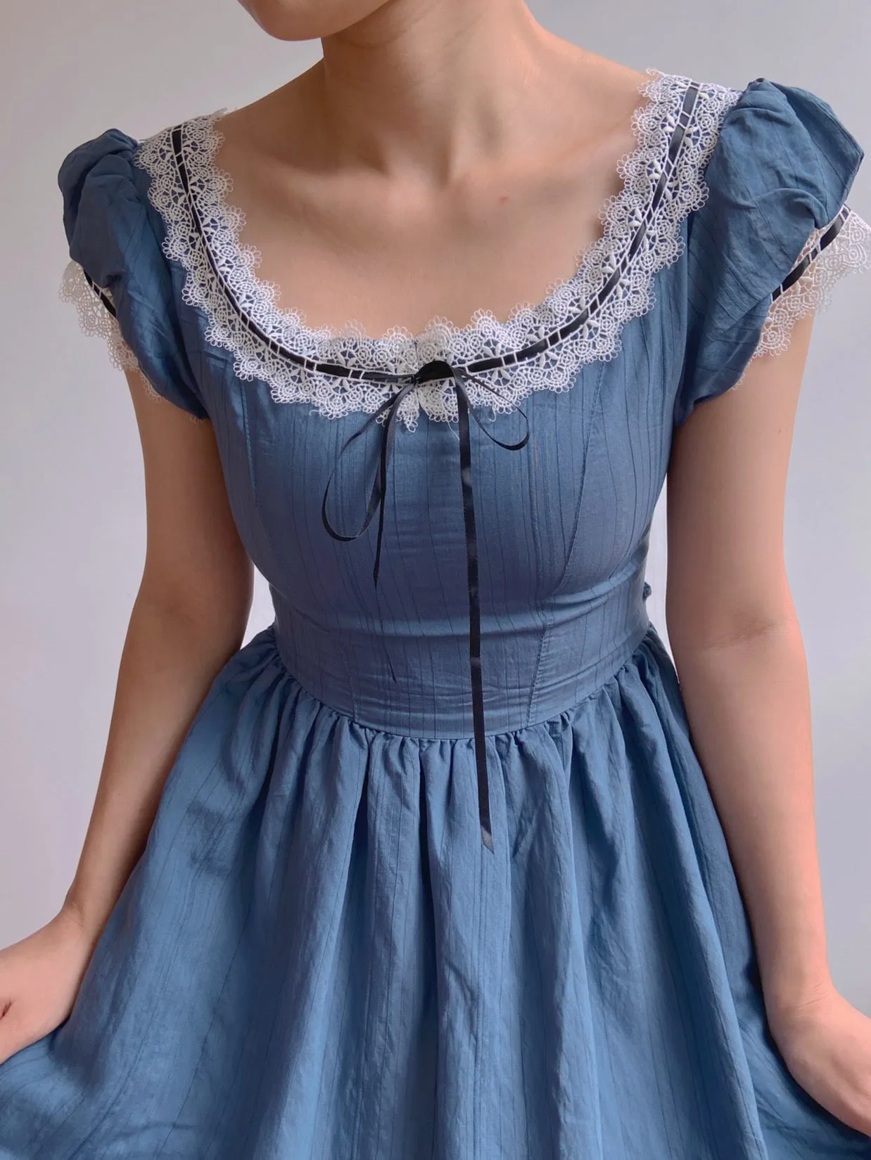 Puff Sleeves Lace Midi Dress